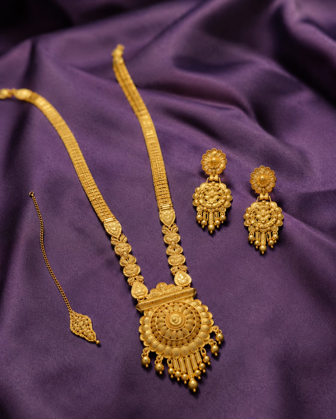 Traditional Temple Gold Necklace Set with Pendant, Earrings & Maang Tikka