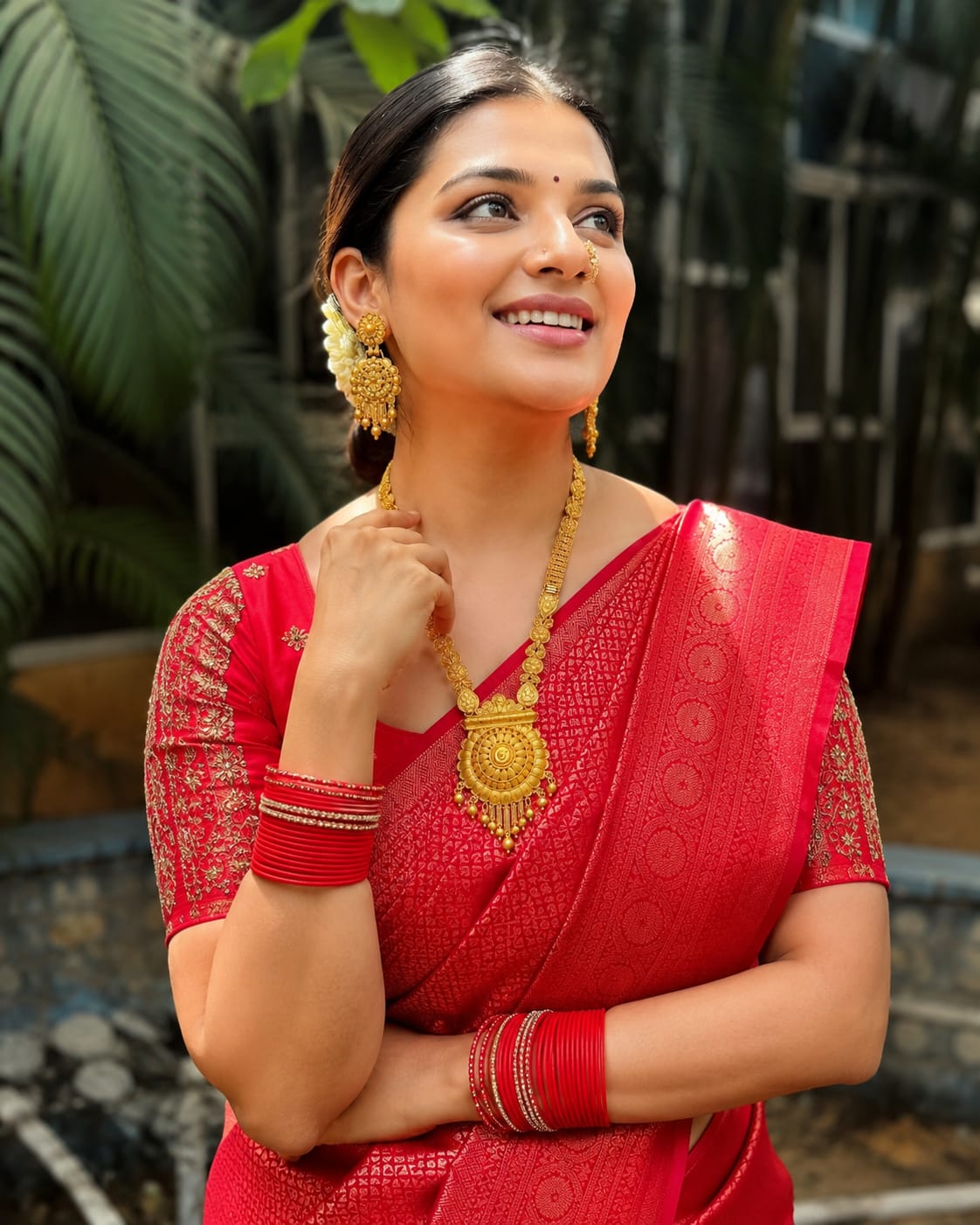 Traditional Temple Gold Necklace Set with Pendant, Earrings & Maang Tikka